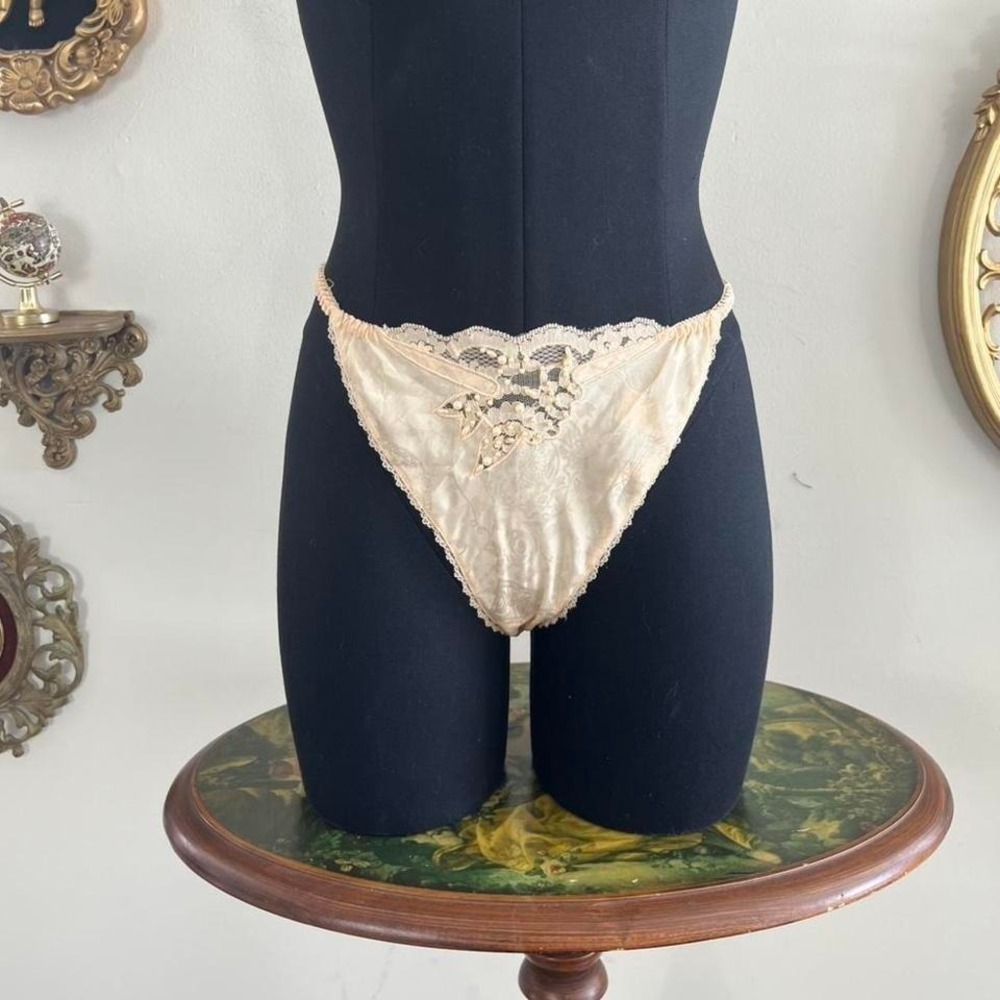 ⚜️ Vintage Victoria's Secret Gold Label Champagne Jacquard & Pearl Thong
